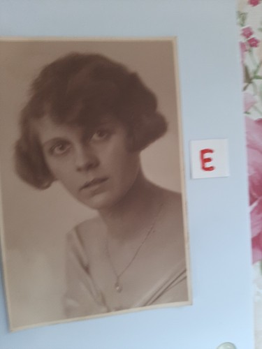 Foto postkarte eine junge frau - eine,