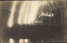 Foto Ak Feuerwerk über einem Ort, Kirche - 3094957