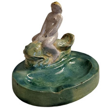 Antike Expressive Keramik um 1900 - Frau auf Fisch reitend, monogrammiert "TZ"