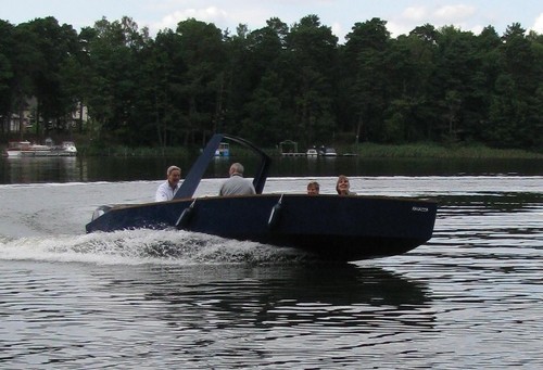 Motor boot mit trailer - motor,