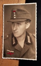 Deutscher Soldat in Uniform Wehrmacht ? / Foto