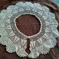 Alter feiner weißer Spitzen Kragen gehäkelt Handarbeit ca. 14 cm breit