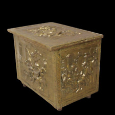 Antike Jugendstil Truhe Eichenholz Messing Figuren Relief Stauraum um 1900