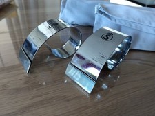 2 Serviettenringe aus rostfreiem Edelstahl + 4 Servietten In grau