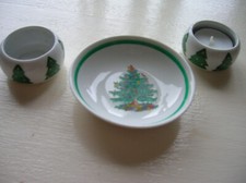 2 Teelichthalter H 3 cm Ø 4,5 cm +1kl. Teller Ø10cm Porzellan mit Weihnachtsbaum