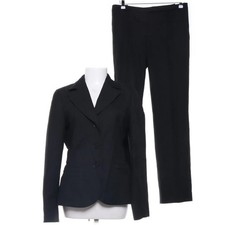 Personal Affairs, Anzug