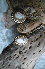 Ohrringe Gelbgold 333 mit Muschelkamee beige-braun  Frauenkopf-Gemme  1,7gr