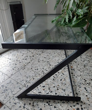 Schreibtisch aus Glas und Metall