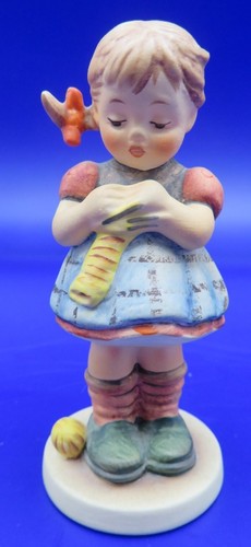 Hummel goebel a stitch in - -,