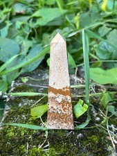 Jaspis Obelisk, natürlicher