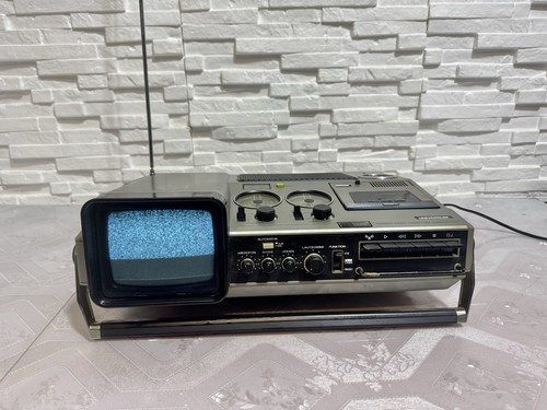 Fernseh-Radio-Cassetten-Kombin