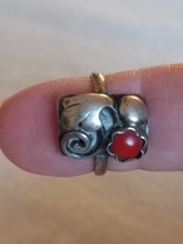 Antiker Ring mit Koralle