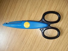 Bastelschere/ Konturenschere blau, Länge ca. 14 cm, gebraucht