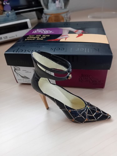 Just the right - just, shoe