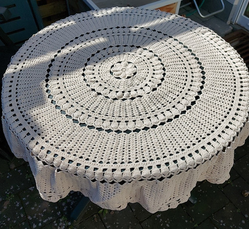 Tischdecke beige gehäkelt - tischdecke,