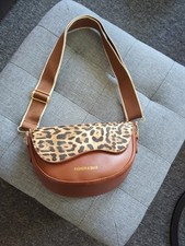 kl. süße Handtasche in braun und Leo