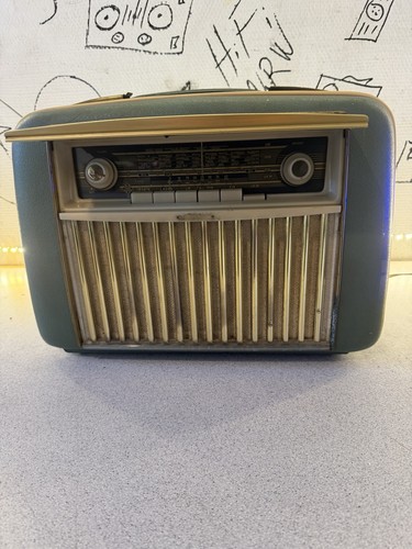 Vintage röhrenradio aus - röhrenradio, 1956