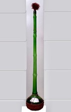 Eine 115 cm hohe grüne