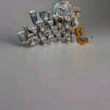 Konvolut Zinn Krüge Uhr Becher Wandbild 4,6 kg, kein Schrott aus Sammlervitrine 