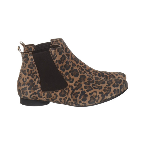 Think chelsea boots - think!,,