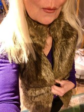 klassisch geschnittene Fellweste Fake Fur Bershka