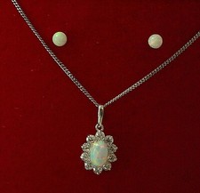 585 Weissgold SET 14 Karat Kette Anhaenger Ohrstecker Opal in Geschenkbox