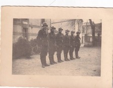 Foto - Soldaten mit Stahlhelm und Meldetasche - 2.WK