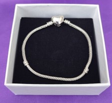 Schlangen Armband mit Herz 19 cm in einer weißen Schachtel für deinen Charm