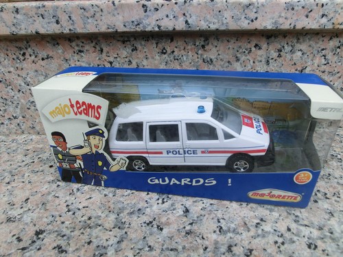 Majorette guards police - police, car