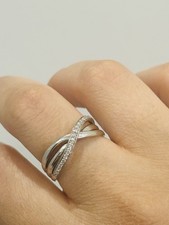 10k Weißgold Ring Mit Kleinen Diamenten