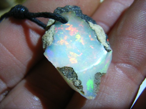 Schöner edelopal kristallopal - schöner,