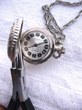 DUGENA Deckeluhr Damen Taschen-Uhr Medaillon Anhänger Kette Umhängeuhr Vintage