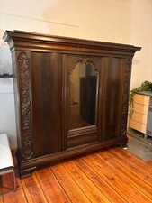 Antiker Kleiderschrank aus den 1930er Jahren – edles Design, hochwertiges Holz