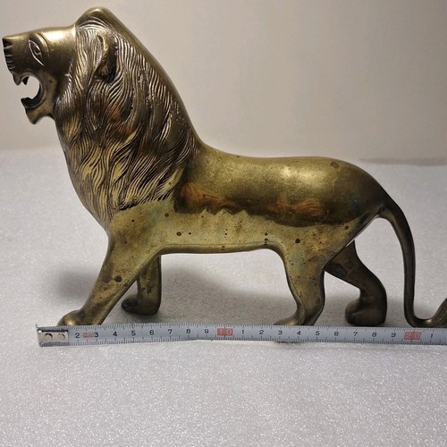 Schleichender löwe bronze - löwe,