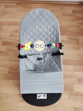 Baby Wippe von der Marke Baby rocker in grau mit Spielzeug ( 1.Hand)