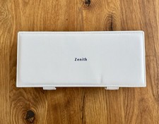 Uhrenbox weiss mit Zenith Schriftzug von Lucrin Geneva