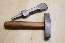 Alter Dengelhammer mit