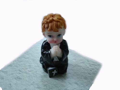 Tortenfigur junge mit bibel - tortenfigur,