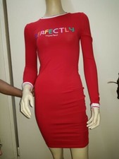 figurbetontes rotes Kleid von