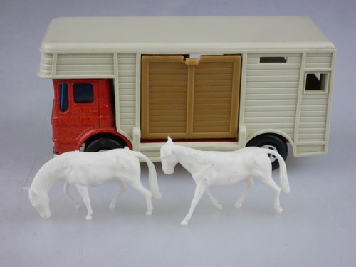 Horse box aec 55878 - -,
