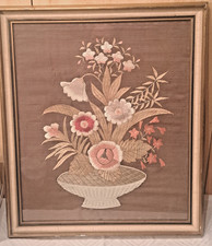 Altes Stickbild, Blumenschale