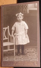kleines Mädchen mit Schleife im Haar / CDV Atelier Rossberg Sebnitz Lobendau