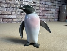 Pinguin-Porzellanfigur