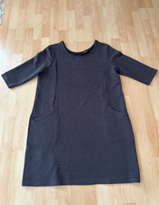 Anthrazitfarbenes Kleid von