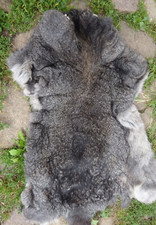 großes Hasenfell, grau meliert, ca. 56 x 30 cm, Kuschelplatz für Katze