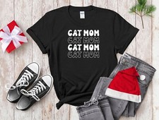 Cat Mom Minimalist T-Shirt