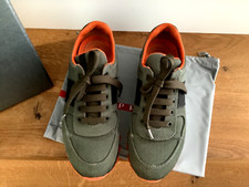 prada Sneaker Schuhe Gr. 37,5 Khaki, orange, schwarze inkl. Schuhbeutel Karton