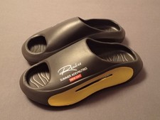 Sportlich Elegante Badelatschen Badeschuhe Schwarz/Gold  mit Print Gr. 42-43 Neu