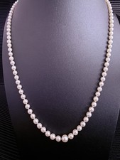 Akoya-Perlenkette mit 8 Karat