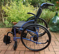 Leichtgewichtrollstuhl STRONGBACK Falt Rollstuhl, Trommelbremse, fast neu, 45cm